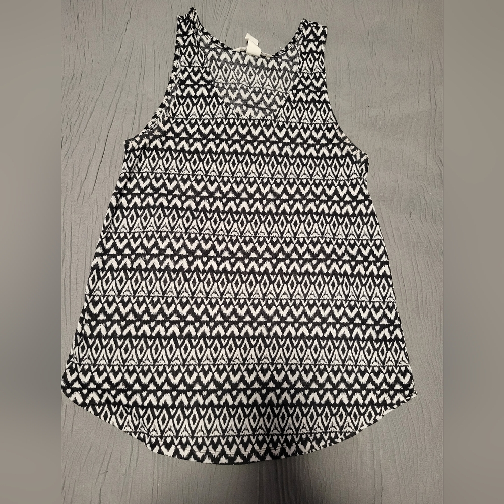All Conscious Women's Black and White Sleeveless Top